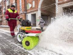 In Kharkov, they are ready to clean the snow even if it does not exist