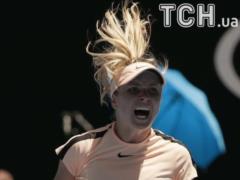 Svitolina after the match Australian Open gave an interview with a snake on the neck