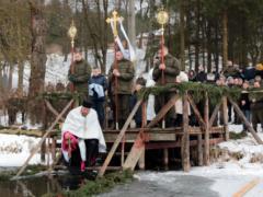 More than 5 thousand. guardsmen dived into the hole at Epiphany