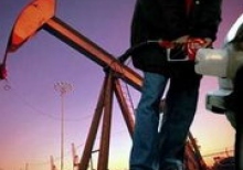 Нефть дешевеет на фоне роста добычи в США