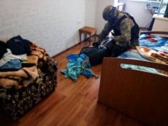Одесситы несут цветы к Приморскому райотделу полиции