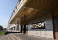  Антонов  открыл  дочку  в США