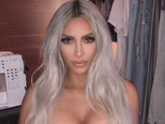 Hot mama: майже оголена Кім Кардашян показала Селфі в блискучих трусиках