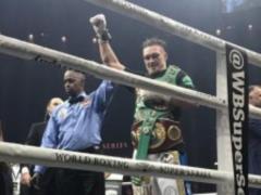 Usik managed to combine two champion belts in the heavyweight division