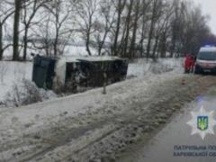Под Харьковом автобус сдуло ветром