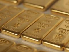 Россия срочно скупает золото тоннами
