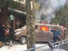 У Шанхаї фургон в їхав у натовп пішоходів, 18 людей постраждали