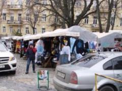 Столична влада обіцяє до весни прибрати з Андріївського узвозу всі кіоски з сувенірами