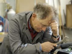 Власти спасут стариков от одиночества