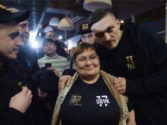  Сынок, ну сколько можно  - мама Усика со слезами на глазах эмоционально отреагировала на победу сына