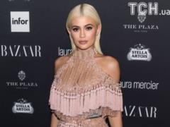 Officially: 20-year-old sister Kim Kardashian first became a mother
