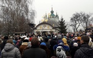 У Десятинному монастирі просять відпустити паліїв