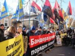In Kiev, rally near the Polish embassy against the adoption of the  anti-Bandera  law