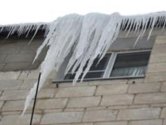 In Lviv, the icicle fell on a pensioner, the woman was hospitalized
