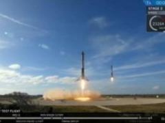 Один з прискорювачів нової ракети Falcon Heavy розбився при посадці
