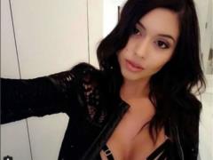 Отец сестер Хадид изнасиловал 23-летнюю модель