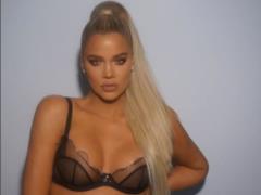 Chloe Kardashian surprised with bright make-up in the seventh month of pregnancy