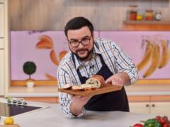 Руслан Сеничкин запел о любви и готовится выйти на большую сцену