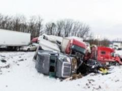 В результате гололеда в США столкнулись 70 машин