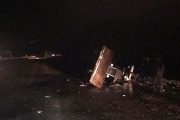 В Первоуральске грузовик с прицепом не смог поделить дорогу с трактором