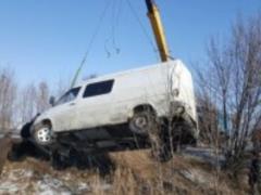 Під Запоріжжям автомобіль з волонтерами злетіло з дороги