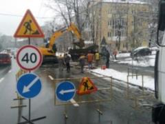 У Києві в одному з районів провалилася половина дороги