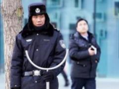 В столице КНР мужчина с ножом гонялся за посетителями ТЦ
