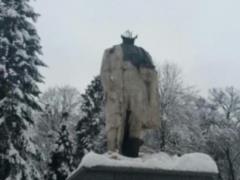 У Стрию вандали відбили голову пам ятнику Шевченка