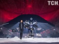 Sexy Irina Sheik seductively defiled by the arm with a huge transformer