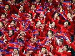 Фанатки из КНДР возбудили зрителей на Играх