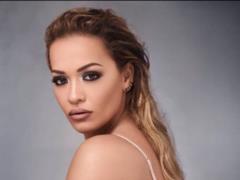 Обнаженная Рита Ора устроила жаркую фотосессию на фоне заката