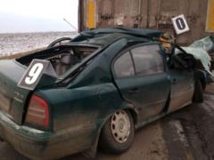 Под Кропивницким авто врезалось в автопоезд, трое погибших