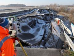 Фотофакт: В Германии провалился автобан
