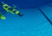 Дрон с жестким крылом EagleRay способен летать и плавать под водой