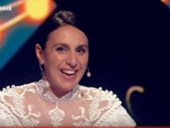  Eurovision-2018 : fragile Jamala stressed the pregnant tummy with a snow-white dress