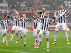 Only two:  Juventus  and  Napoli  won synchronous victories and continued the correspondence battle for the championship