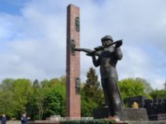 Во Львове намерены разобрать стелу советского Монумента Славы
