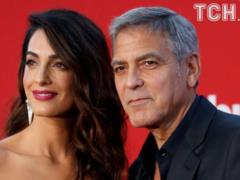 Spouses Clooney, Winfrey and Spielberg gave a half million to increase the control of weapons in the US