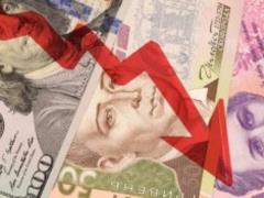 Наличный доллар в пятницу упал до 27,15 гривны