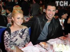Romantic and semi-nude: paparazzi caught Klitschko with Panettiere while on holiday in Barbados