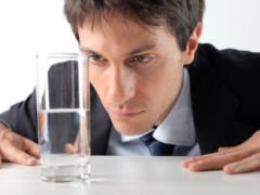 Psychologists told about the advantages of pessimism