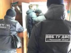 On the border with Belarus for bribes detained the entire change of customs officers
