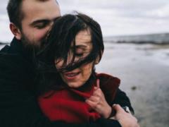 Pregnant Jamala showed a large belly and hugs with her husband