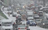 In Kiev, heavy traffic jams due to snow