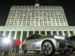 Gift BMW X6 drove past the Olympians