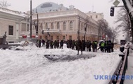 Протестуючі під Радою заблокували рух транспорту