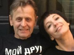  We cripple one hand and treat the other . A Russian journalist answered a well-known supporter of Putin