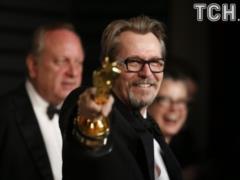 Oscar-winning Gary Oldman  played bowling  with his 11th award