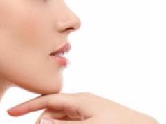 Experts told about moisturizing the skin to preserve youth