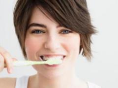 Dentists have answered when it is necessary to brush your teeth in the morning